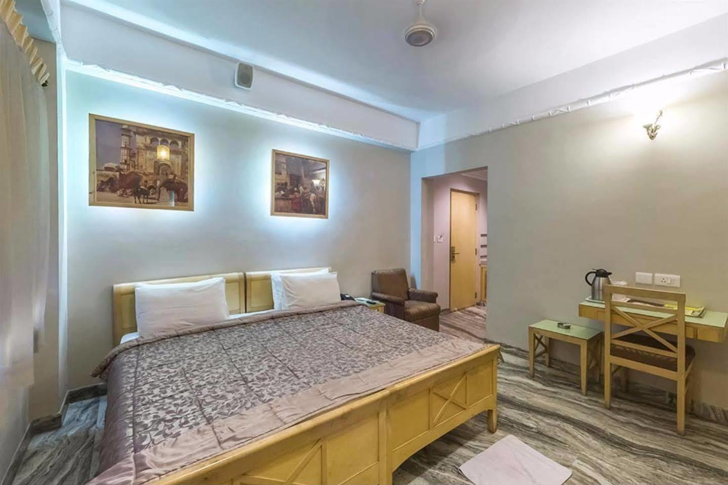 Treebo Komfort Suites, 3 Km From Mysore Palace ภายนอก รูปภาพ