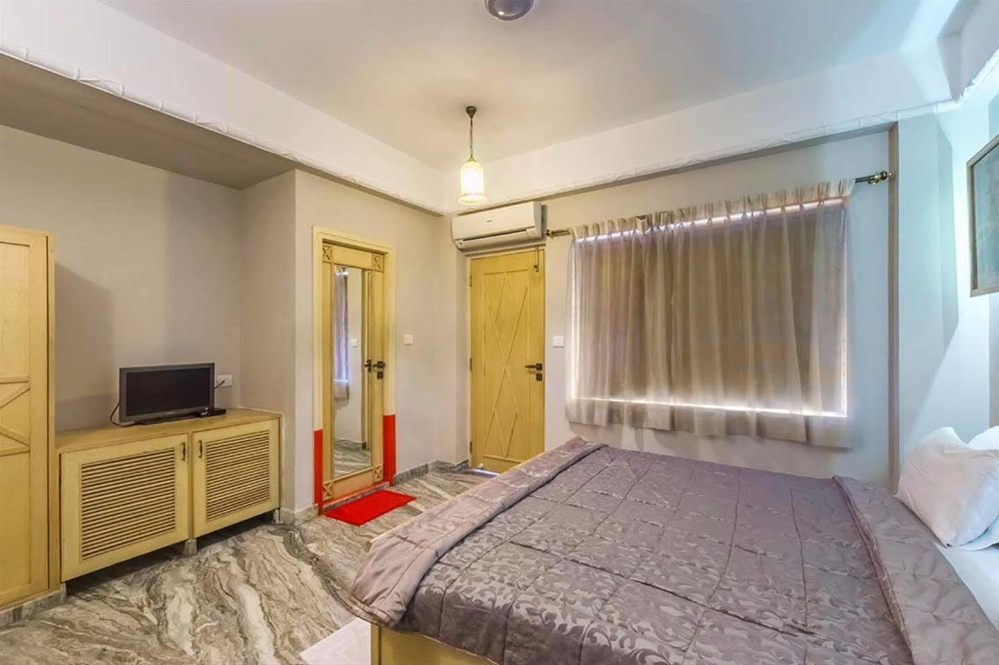 Treebo Komfort Suites, 3 Km From Mysore Palace ภายนอก รูปภาพ