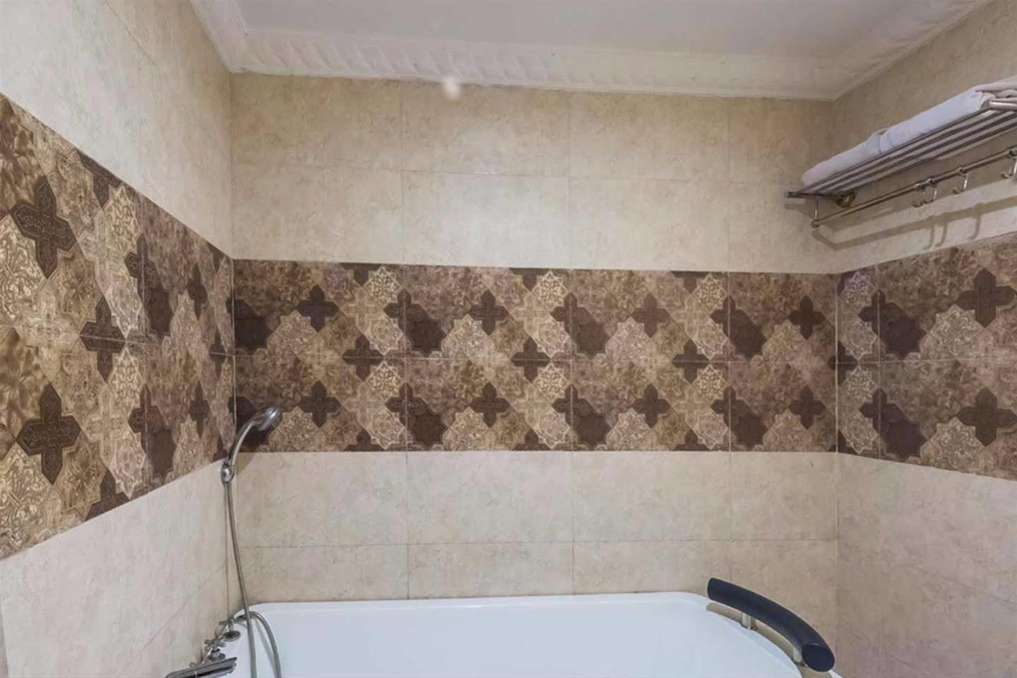 Treebo Komfort Suites, 3 Km From Mysore Palace ภายนอก รูปภาพ